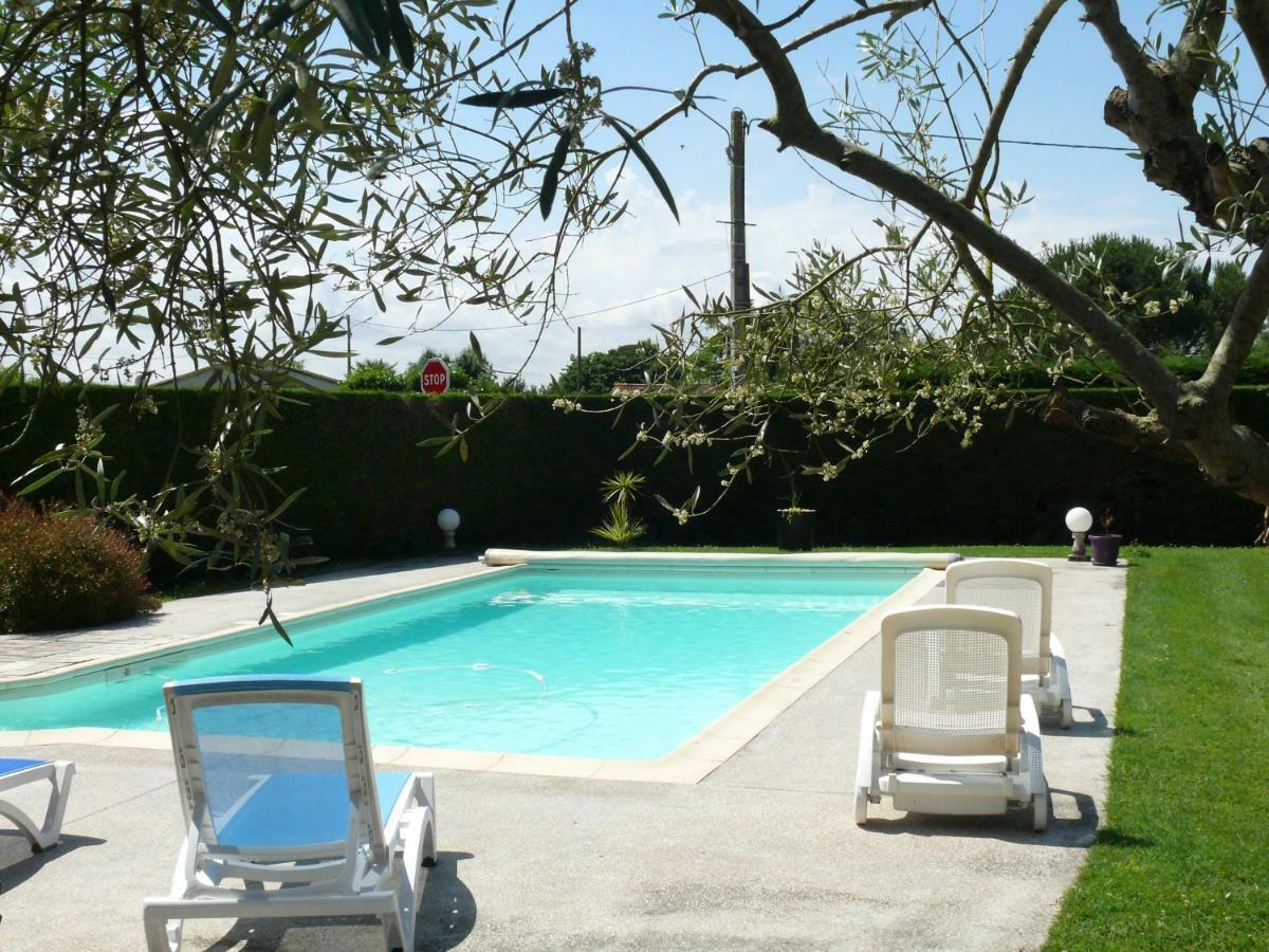 Le Clos De La Vigne Bed & Breakfast Montreuil  Bagian luar foto